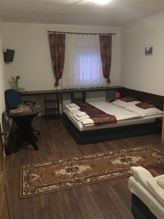 Harrys City Motel Komarno Ngoại thất bức ảnh